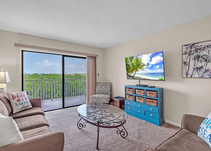 Bayshore Yacht & Tennis 205