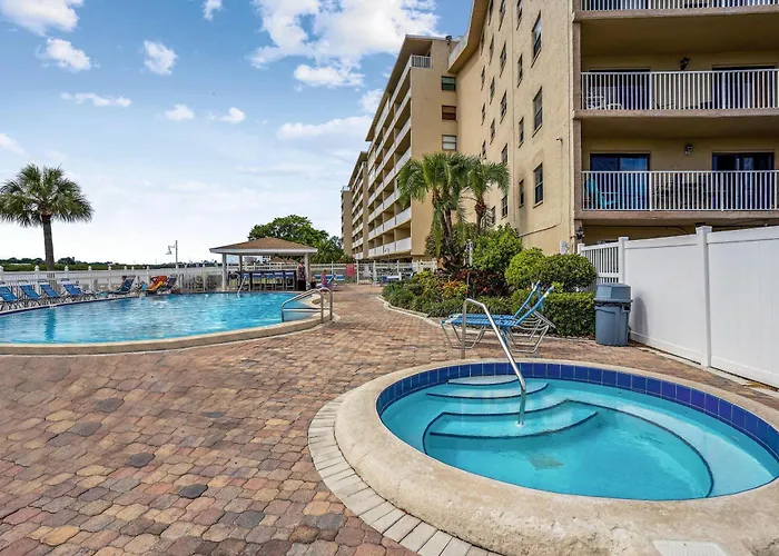 Bayshore Yacht & Tennis 205