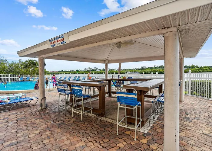 Bayshore Yacht & Tennis 205
