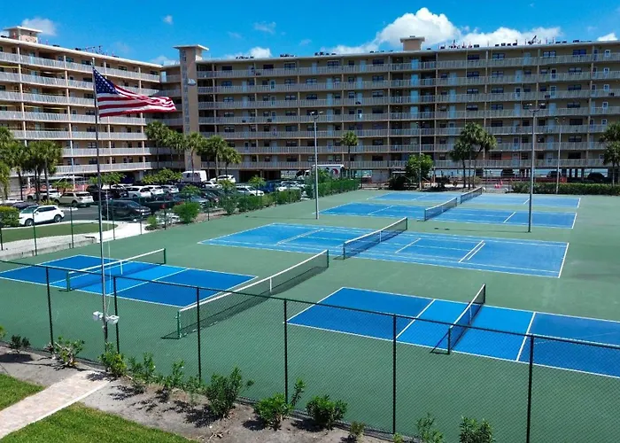 Bayshore Yacht & Tennis 205 * Clearwater Beach